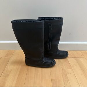 Elegant Black Winter Boots with Braided Detail